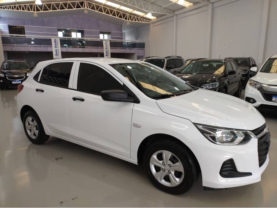 CHEVROLET - ONIX - 2022/2022 - Branca - R$ 69.900,00