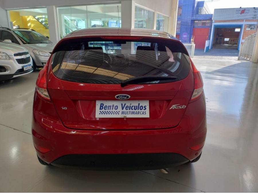 FORD - FIESTA - 2016/2016 - Vermelha - R$ 52.900,00