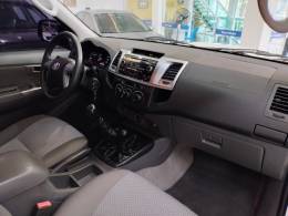 TOYOTA - HILUX - 2015/2015 - Branca - R$ 135.000,00