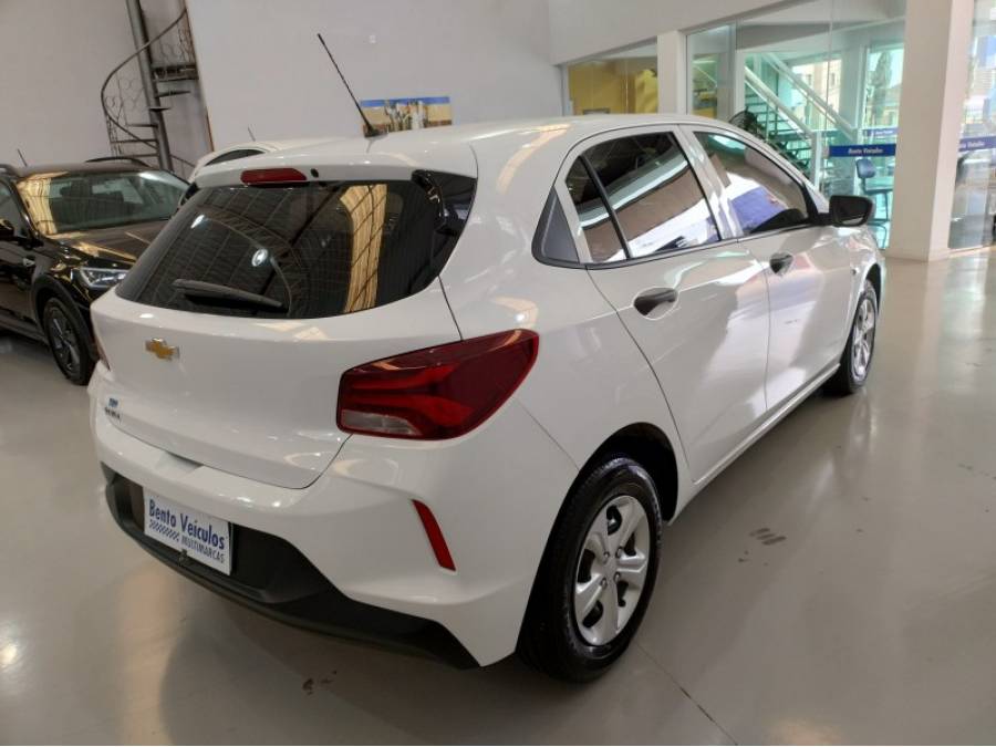 CHEVROLET - ONIX - 2022/2022 - Branca - R$ 69.900,00