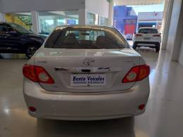 TOYOTA - COROLLA - 2010/2011 - Prata - R$ 58.900,00