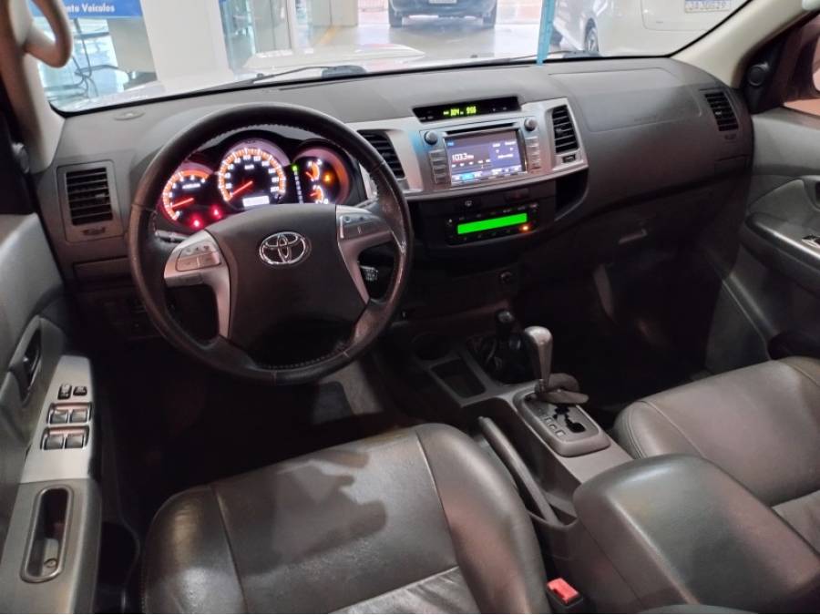 TOYOTA - HILUX - 2014/2014 - Branca - R$ 140.900,00