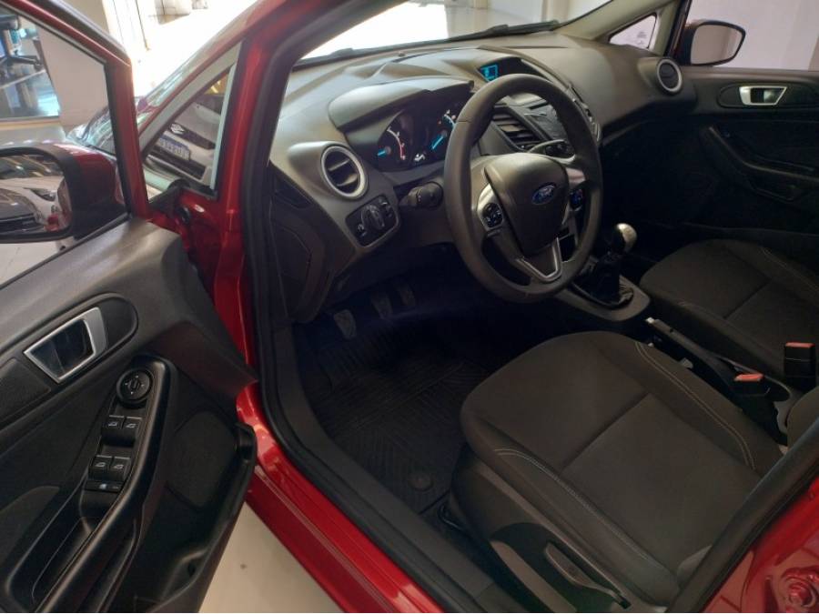 FORD - FIESTA - 2016/2016 - Vermelha - R$ 52.900,00