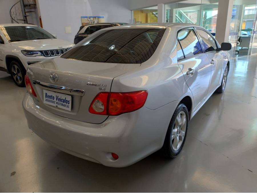 TOYOTA - COROLLA - 2010/2011 - Prata - R$ 58.900,00