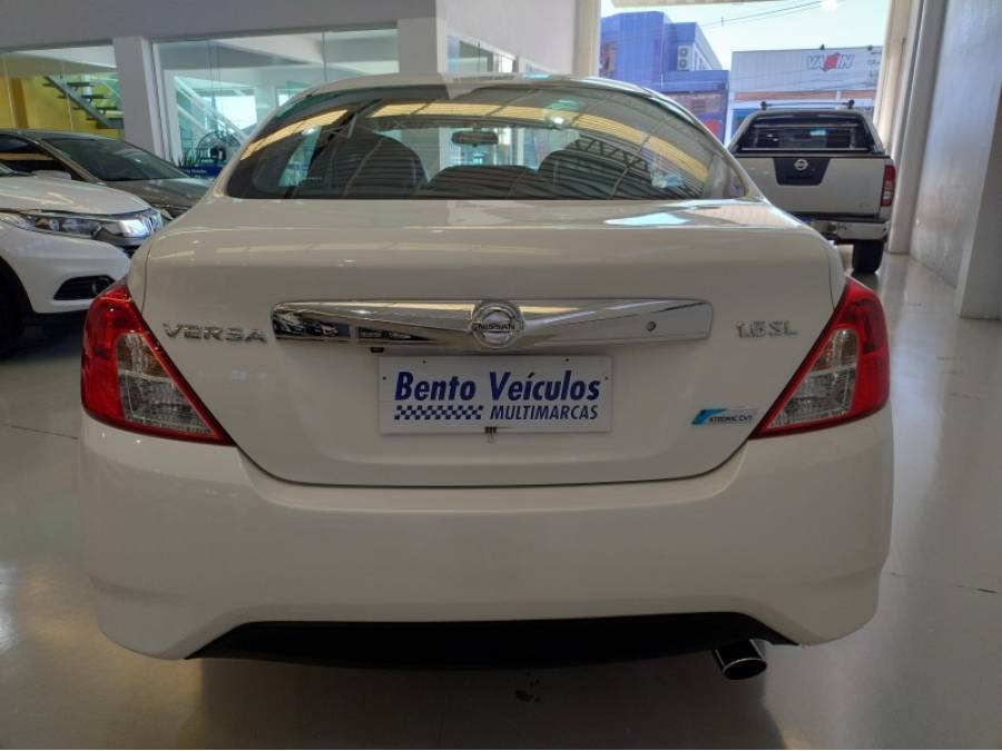 NISSAN - VERSA - 2016/2017 - Branca - R$ 61.000,00