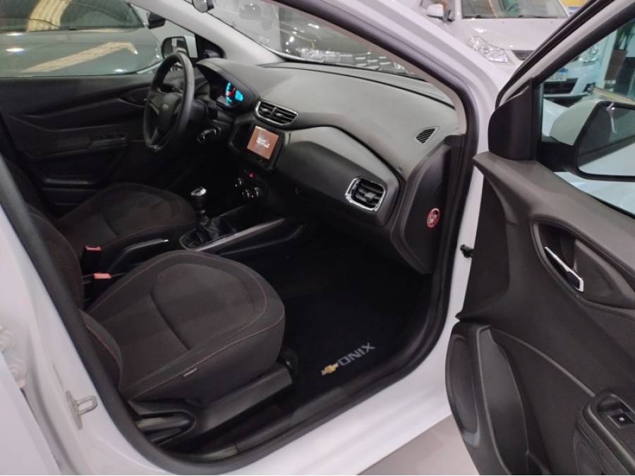 CHEVROLET - ONIX - 2013/2014 - Branca - R$ 53.900,00