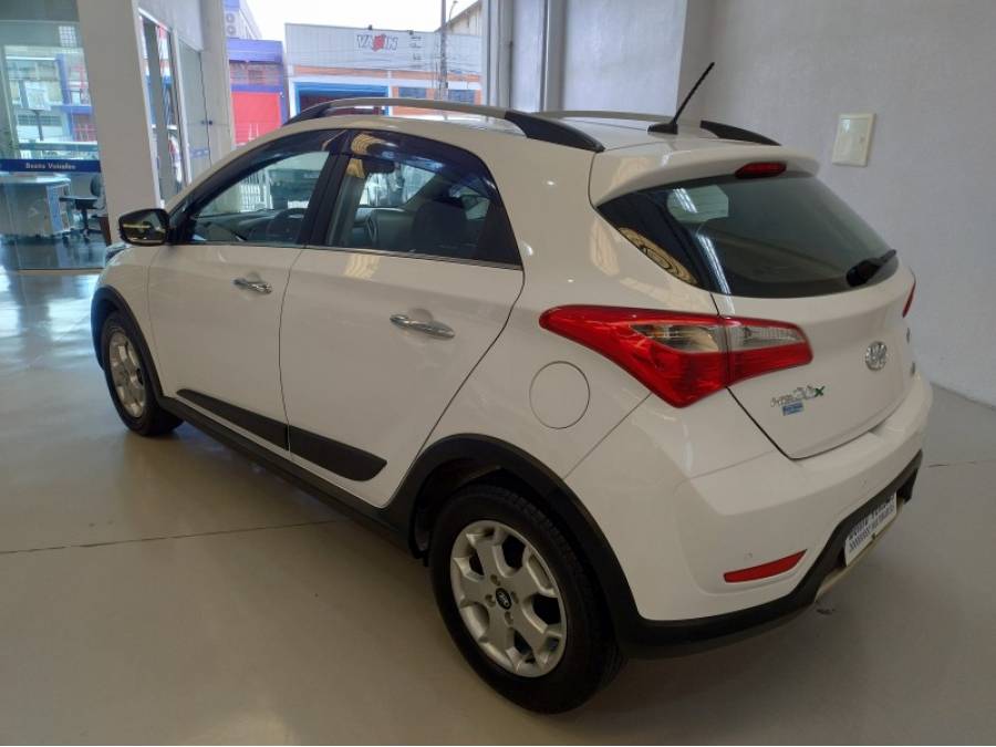 HYUNDAI - HB20X - 2015/2015 - Branca - R$ 59.900,00