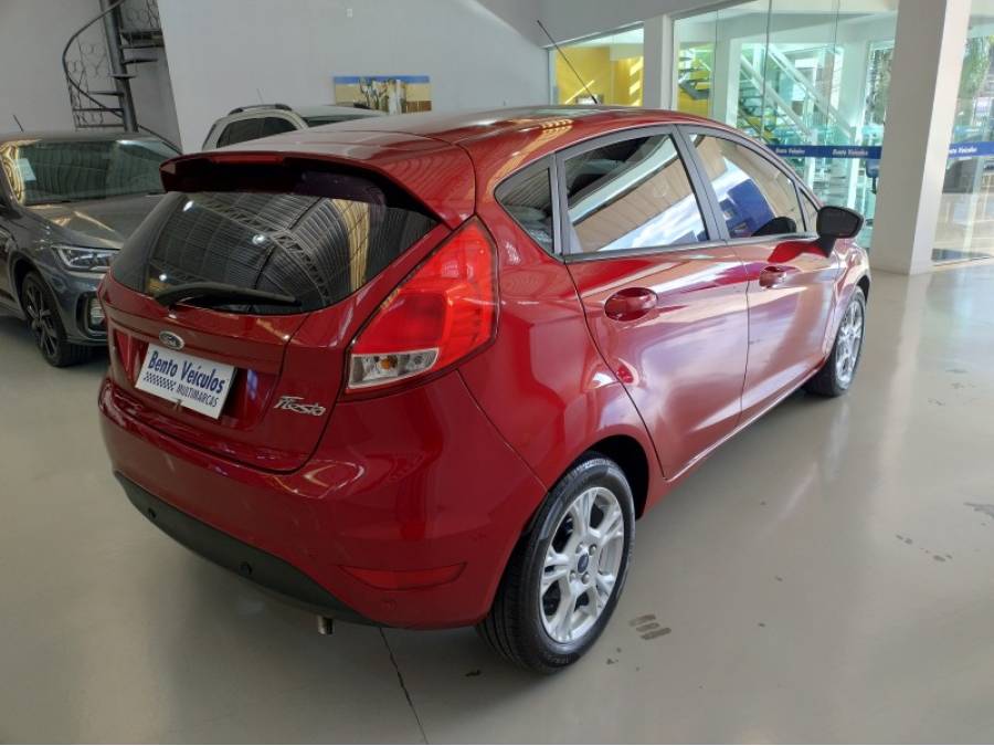 FORD - FIESTA - 2016/2016 - Vermelha - R$ 52.900,00