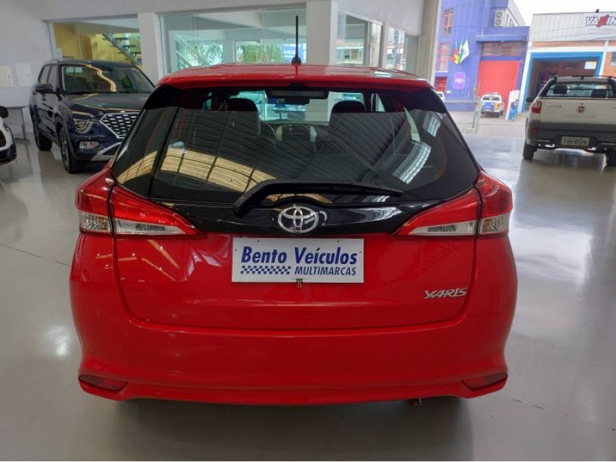 TOYOTA - YARIS - 2019/2020 - Vermelha - R$ 79.900,00