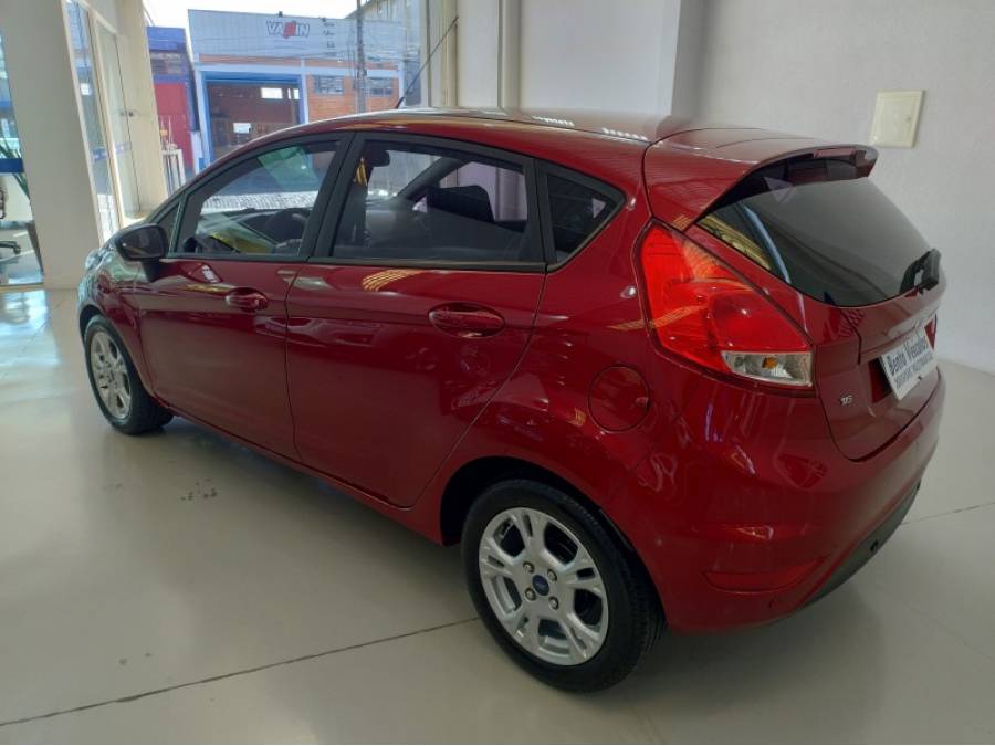 FORD - FIESTA - 2016/2016 - Vermelha - R$ 52.900,00