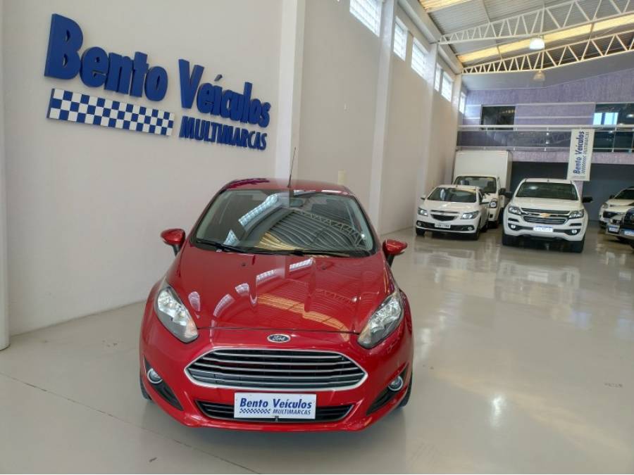 FORD - FIESTA - 2016/2016 - Vermelha - R$ 52.900,00