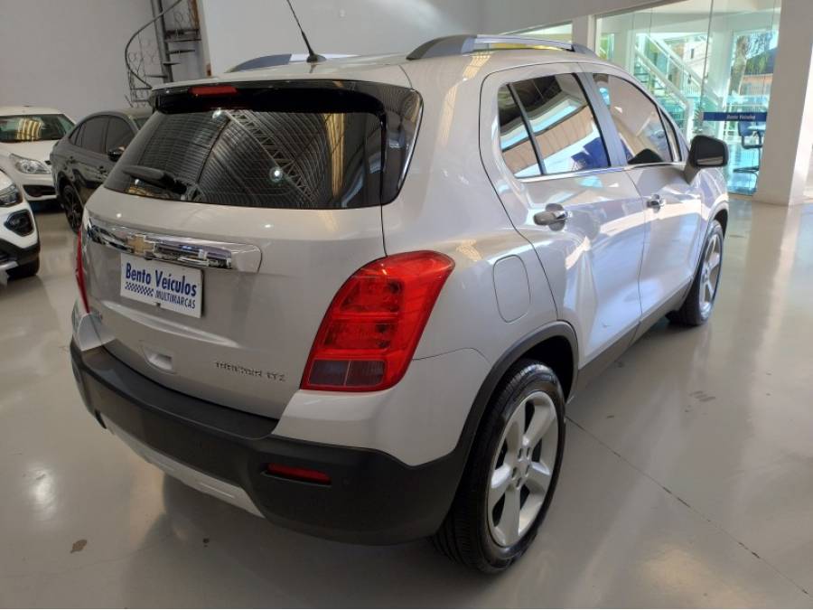 CHEVROLET - TRACKER - 2014/2015 - Prata - R$ 72.900,00