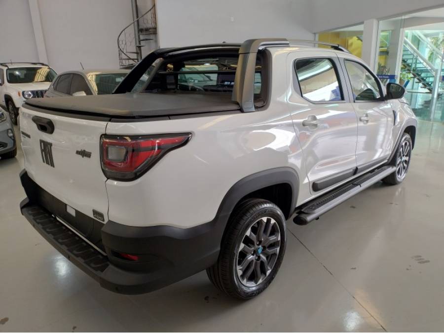 FIAT - STRADA - 2024/2025 - Branca - R$ 142.000,00