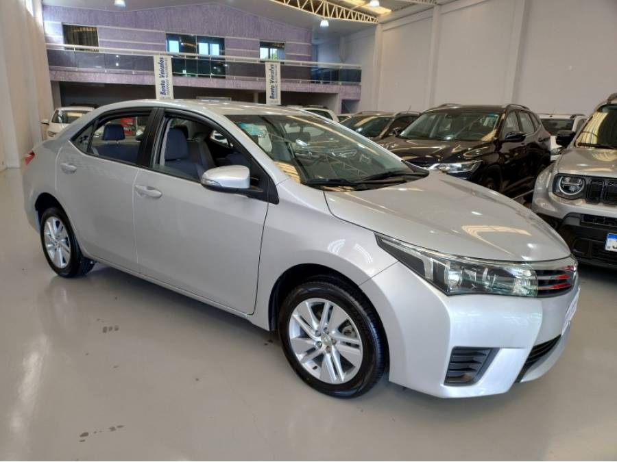 TOYOTA - COROLLA - 2016/2017 - Prata - R$ 84.900,00