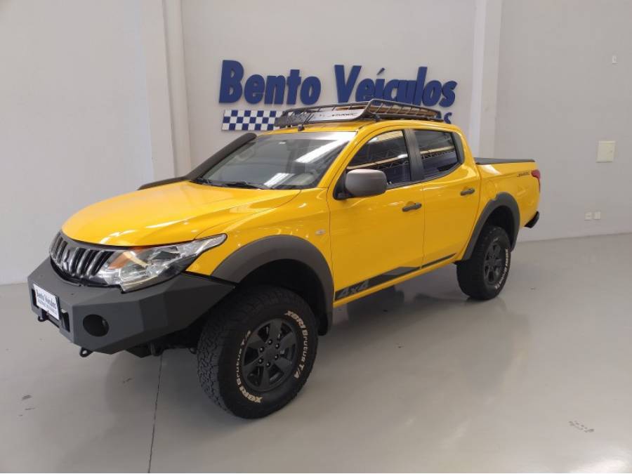 MITSUBISHI - L200 TRITON - 2021/2022 - Amarela - R$ 199.000,00