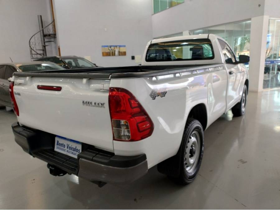 TOYOTA - HILUX - 2023/2023 - Branca - R$ 195.900,00