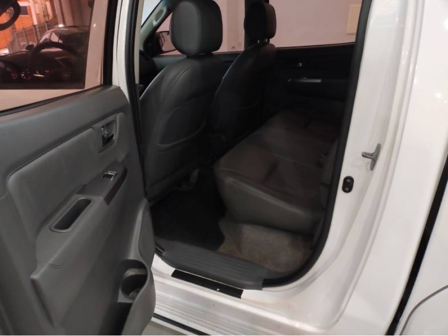 TOYOTA - HILUX - 2014/2014 - Branca - R$ 140.900,00