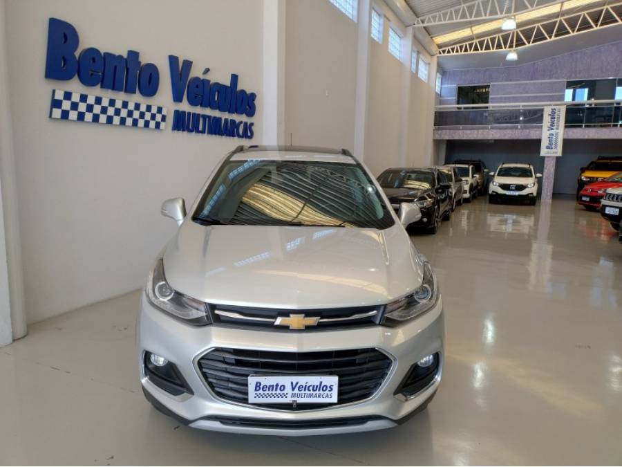 CHEVROLET - TRACKER - 2018/2019 - Prata - R$ 95.900,00