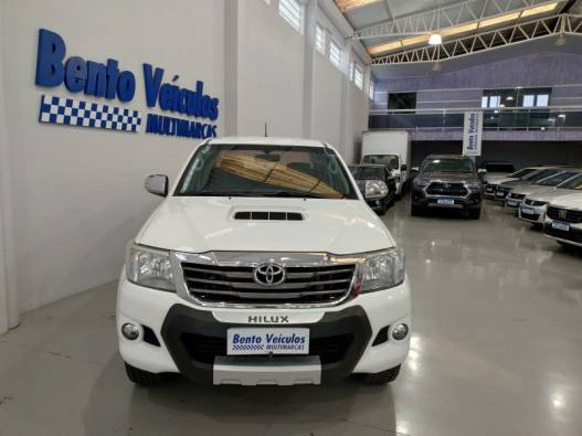 TOYOTA - HILUX - 2014/2014 - Branca - R$ 140.900,00