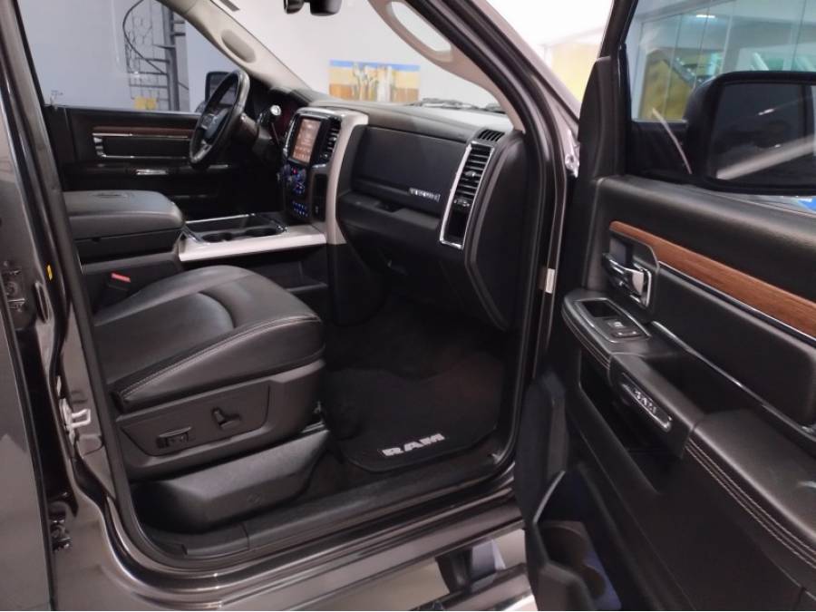 DODGE - RAM - 2015/2016 - Cinza - R$ 245.000,00