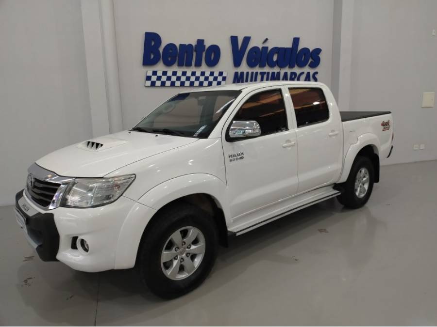 TOYOTA - HILUX - 2014/2014 - Branca - R$ 140.900,00