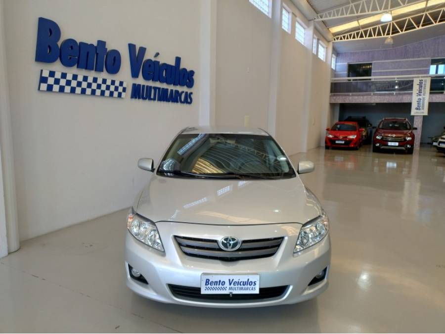 TOYOTA - COROLLA - 2010/2011 - Prata - R$ 58.900,00