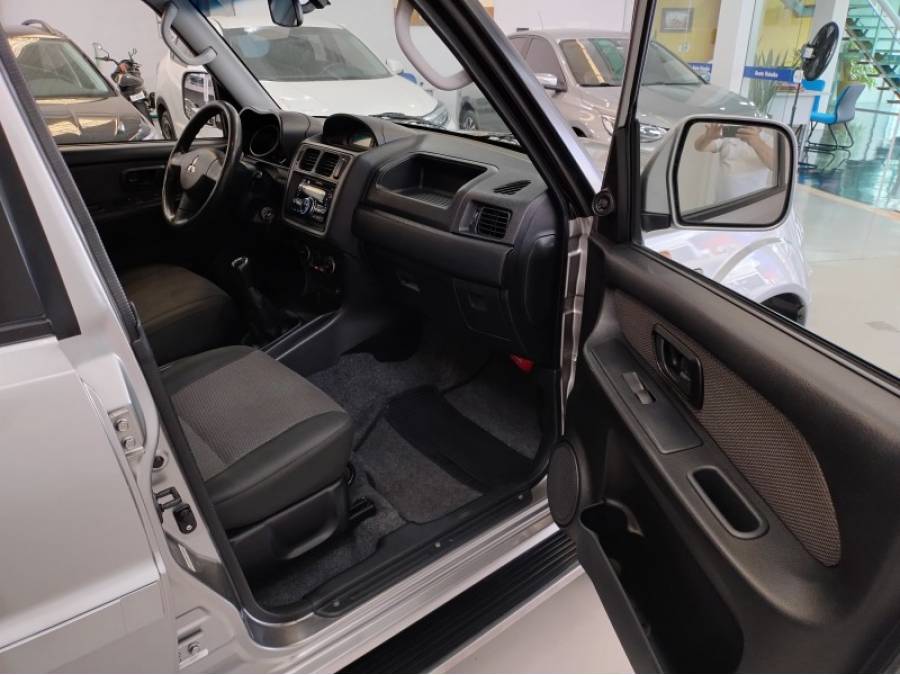 MITSUBISHI - PAJERO TR4 - 2013/2014 - Prata - R$ 59.900,00