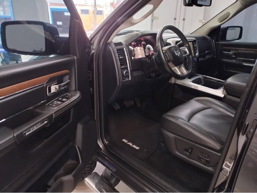DODGE - RAM - 2015/2016 - Cinza - R$ 245.000,00