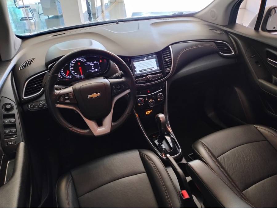 CHEVROLET - TRACKER - 2018/2019 - Prata - R$ 95.900,00