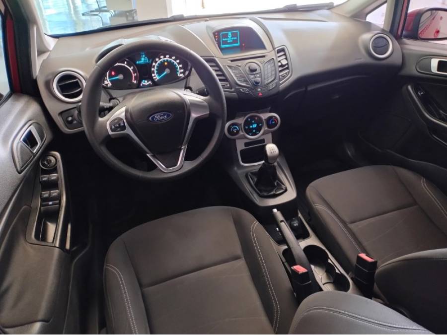 FORD - FIESTA - 2016/2016 - Vermelha - R$ 52.900,00