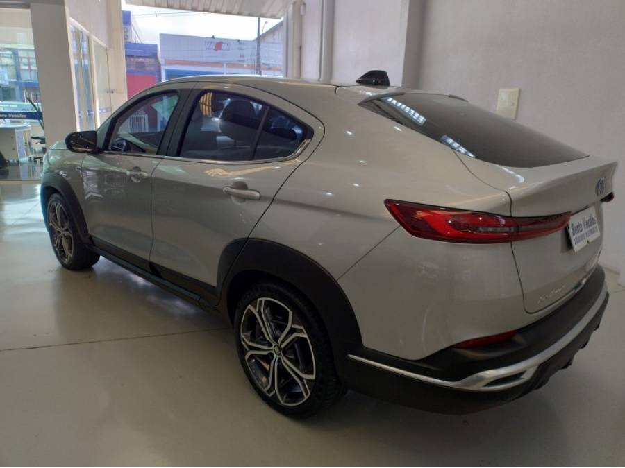 FIAT - FASTBACK - 2022/2023 - Prata - R$ 120.900,00