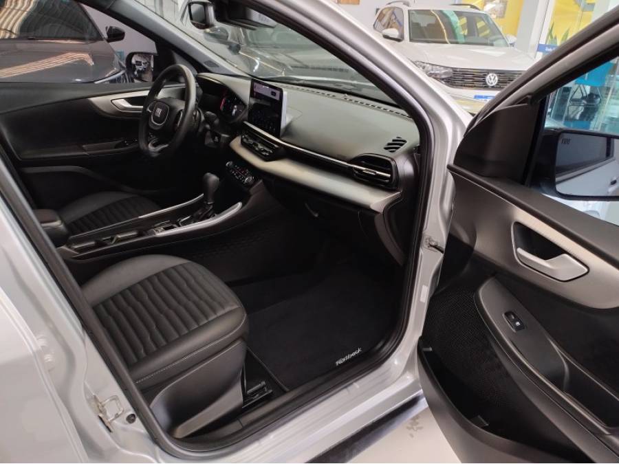 FIAT - FASTBACK - 2022/2023 - Prata - R$ 120.900,00