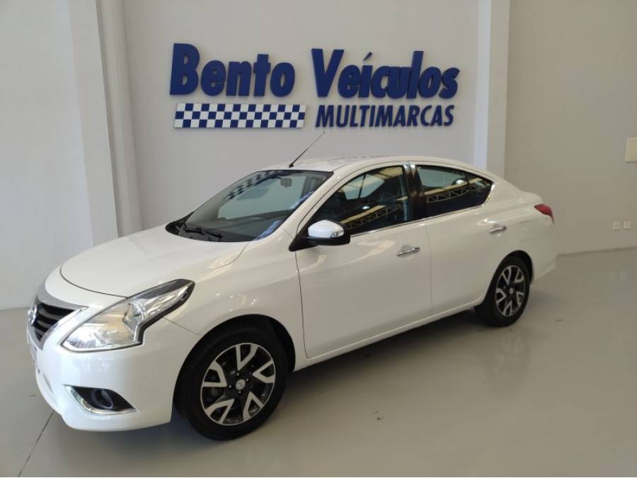 NISSAN - VERSA - 2016/2017 - Branca - R$ 61.000,00