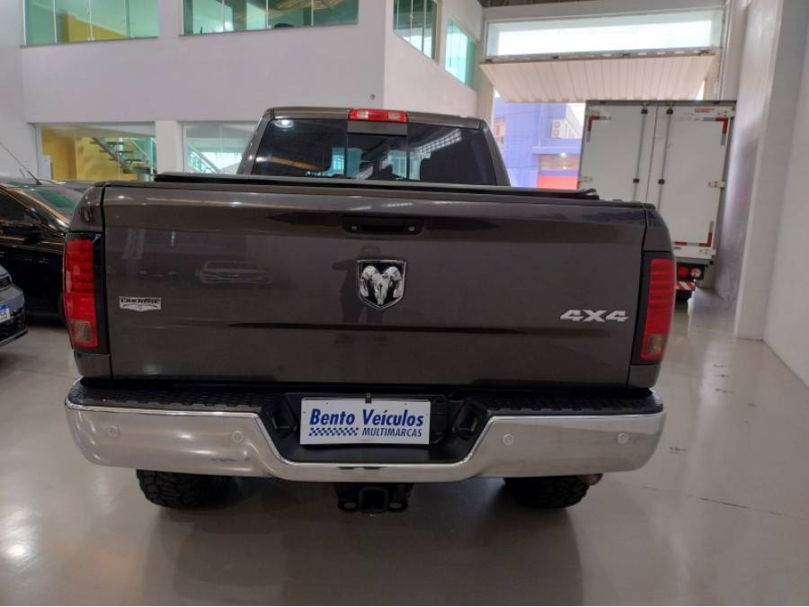 DODGE - RAM - 2015/2016 - Cinza - R$ 245.000,00
