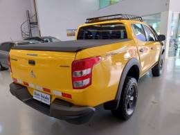 MITSUBISHI - L200 TRITON - 2021/2022 - Amarela - R$ 199.000,00