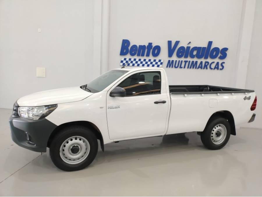 TOYOTA - HILUX - 2023/2023 - Branca - R$ 195.900,00