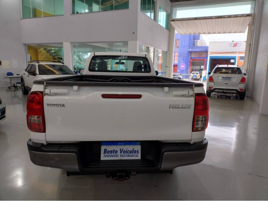 TOYOTA - HILUX - 2023/2023 - Branca - R$ 195.900,00