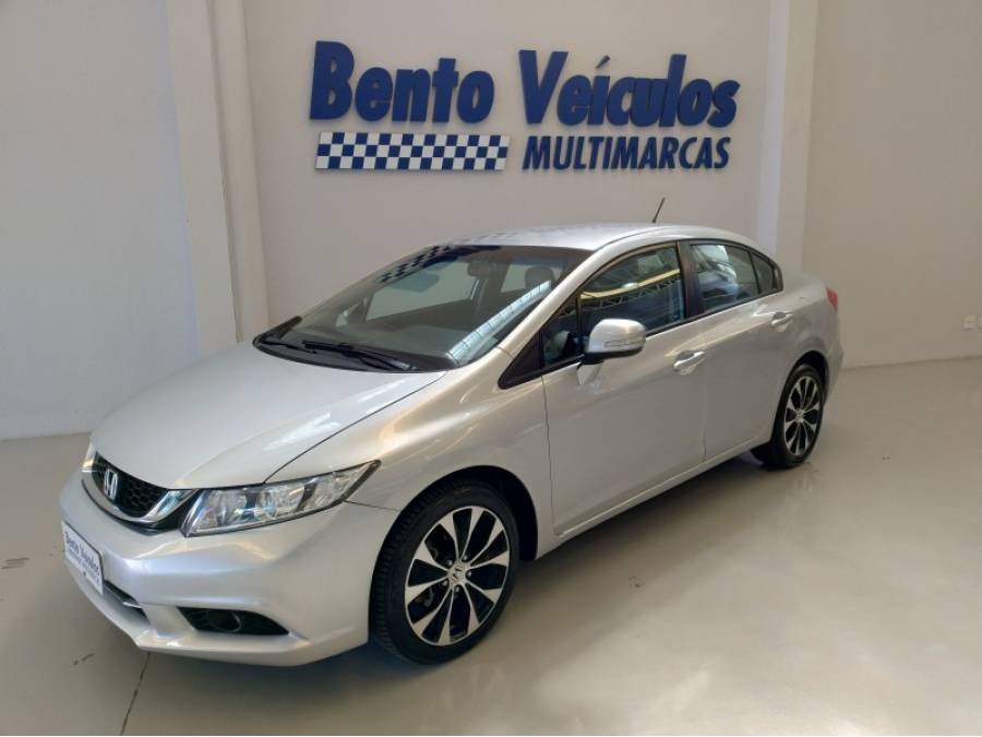 HONDA - CIVIC - 2015/2016 - Prata - R$ 81.900,00