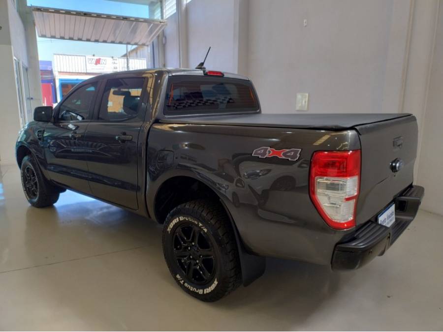 FORD - RANGER - 2022/2023 - Cinza - R$ 185.000,00