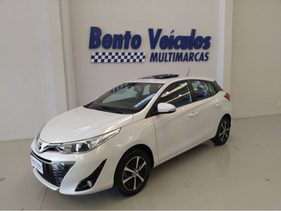 TOYOTA - YARIS - 2020/2021 - Branca - R$ 91.900,00