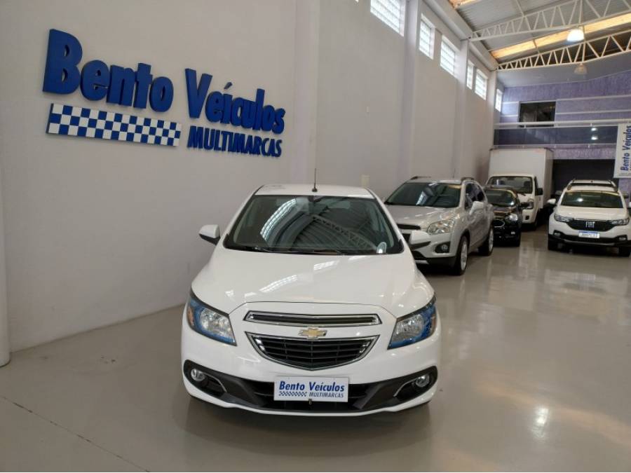 CHEVROLET - ONIX - 2013/2014 - Branca - R$ 53.900,00