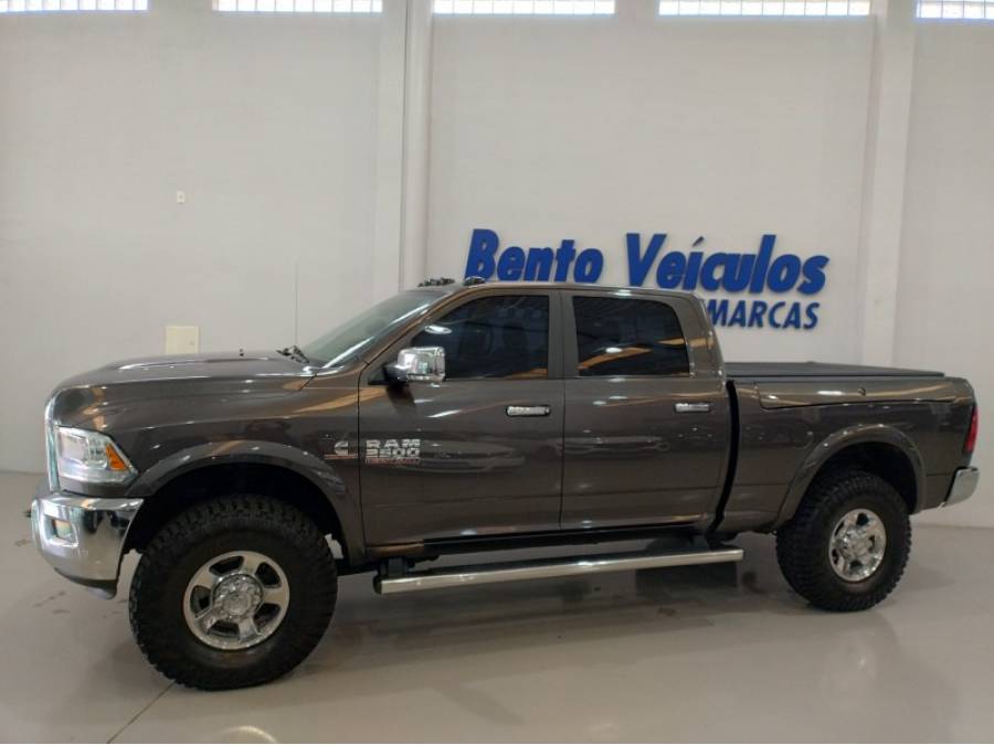 DODGE - RAM - 2015/2016 - Cinza - R$ 245.000,00