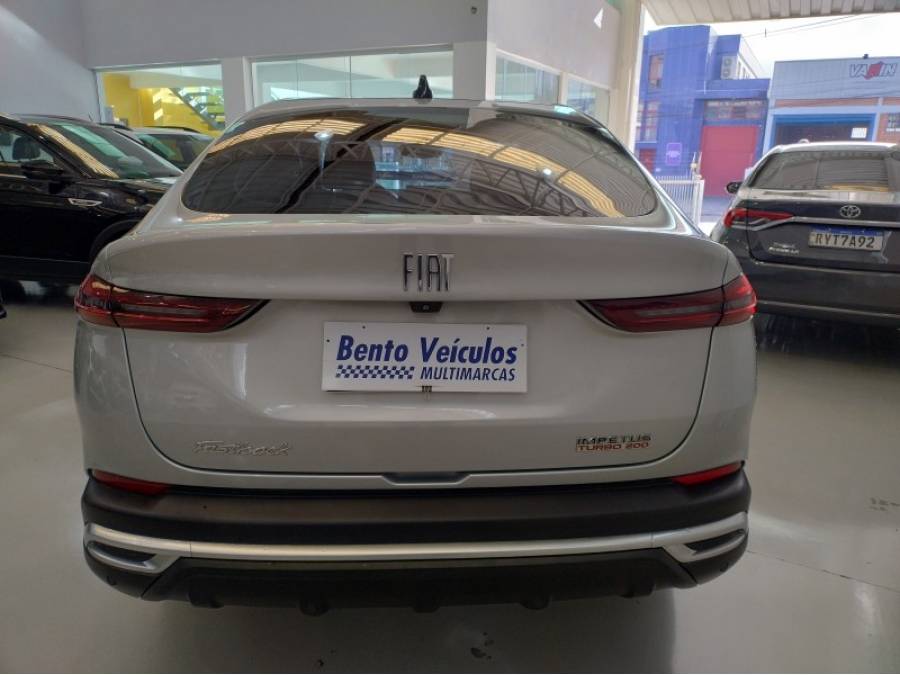 FIAT - FASTBACK - 2022/2023 - Prata - R$ 120.900,00