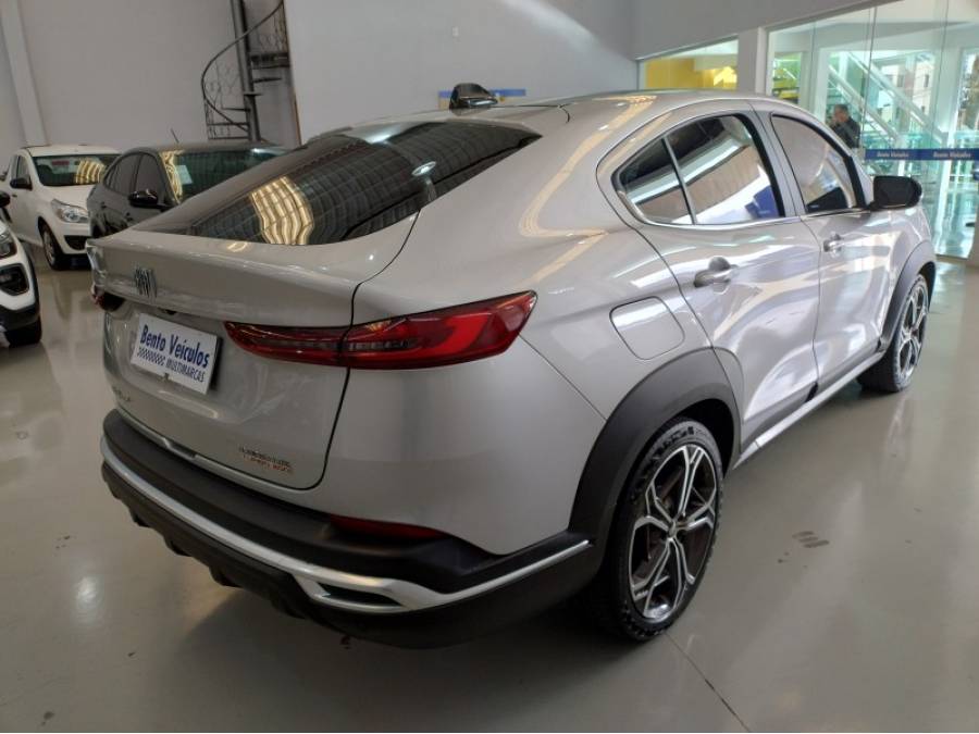 FIAT - FASTBACK - 2022/2023 - Prata - R$ 120.900,00