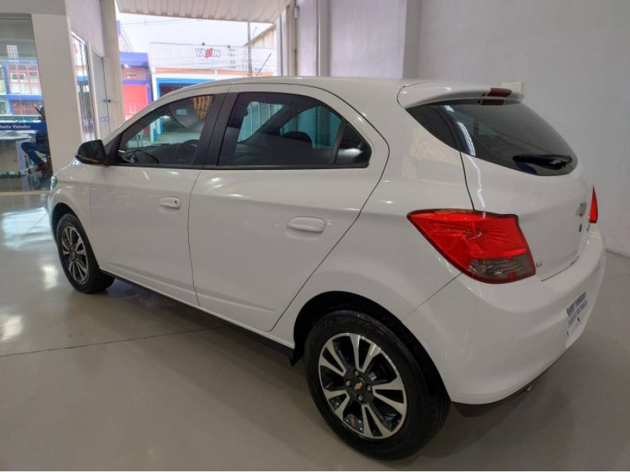 CHEVROLET - ONIX - 2013/2014 - Branca - R$ 53.900,00