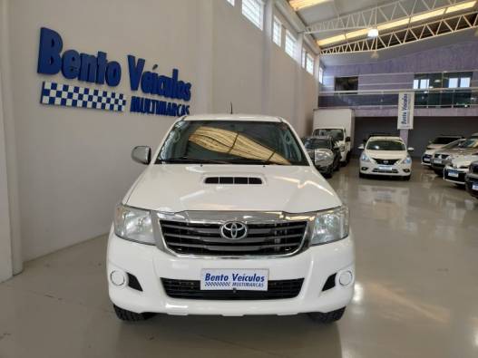 TOYOTA - HILUX - 2015/2015 - Branca - R$ 135.000,00