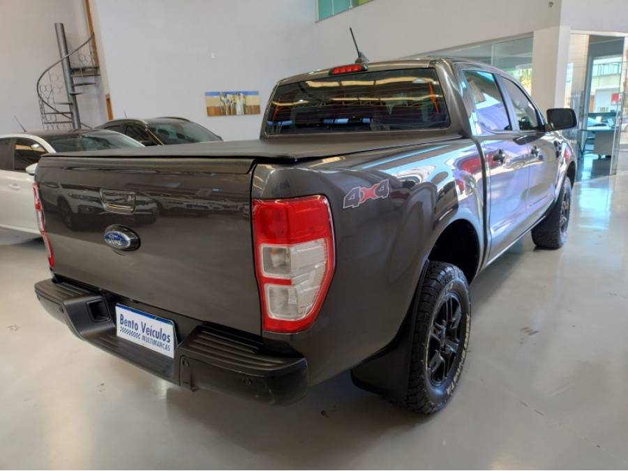 FORD - RANGER - 2022/2023 - Cinza - R$ 185.000,00