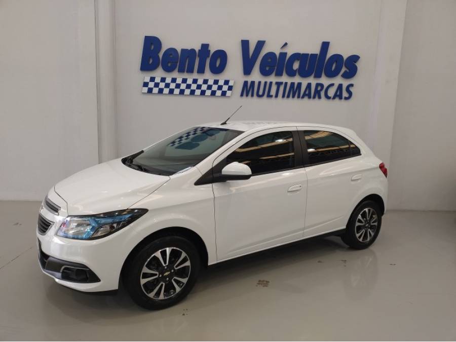 CHEVROLET - ONIX - 2013/2014 - Branca - R$ 53.900,00