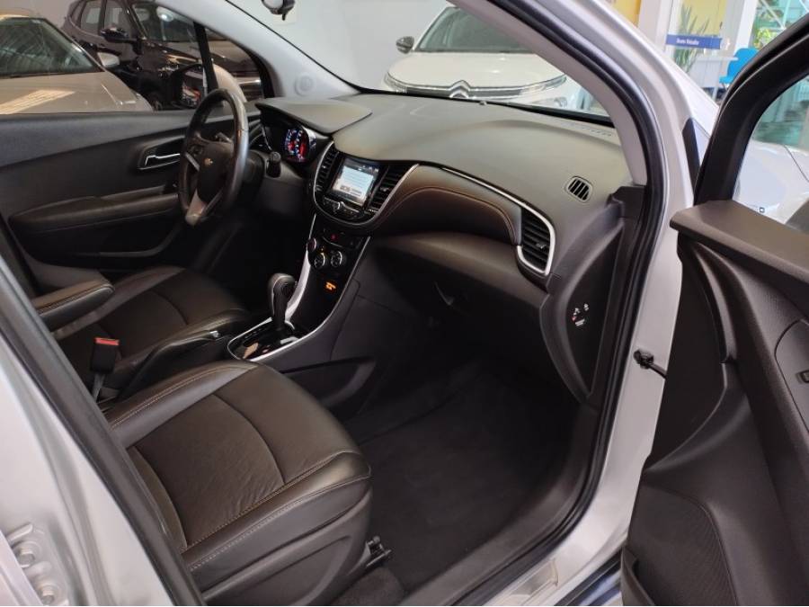 CHEVROLET - TRACKER - 2018/2019 - Prata - R$ 95.900,00