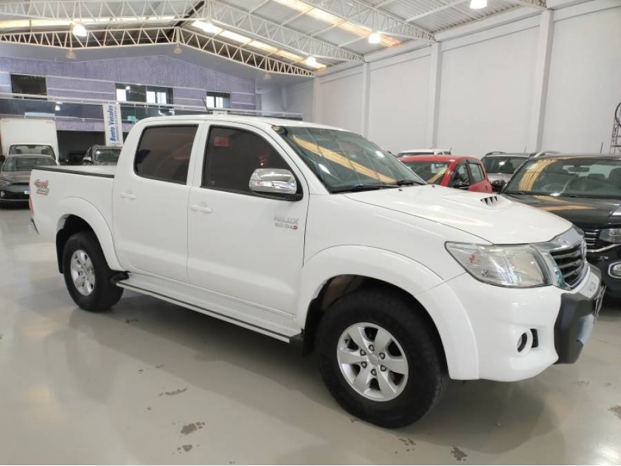 TOYOTA - HILUX - 2014/2014 - Branca - R$ 140.900,00
